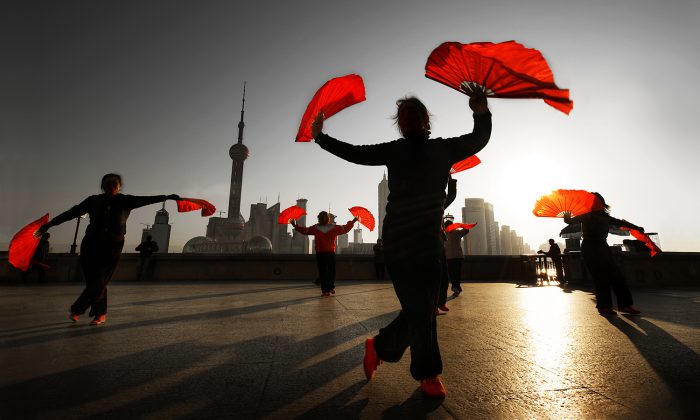 Traditional Chinese Dance with Fans